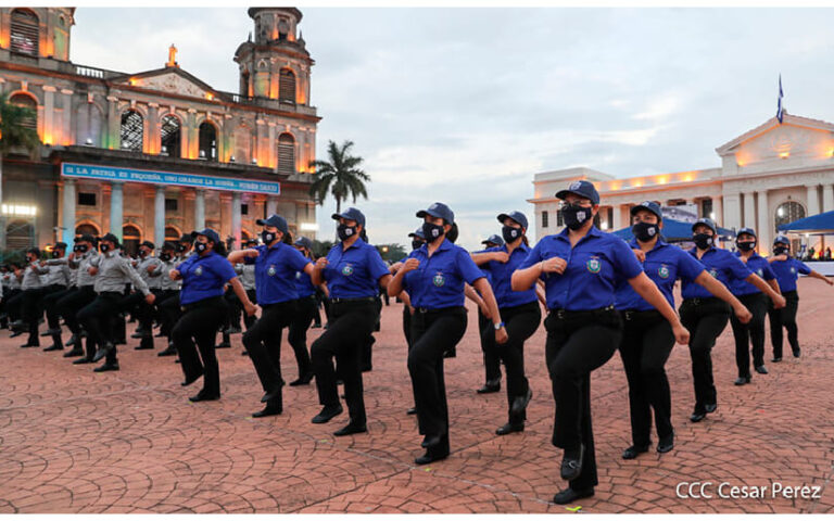 Vicepresidente felicita a mujeres ascendidas a cargos de dirección
