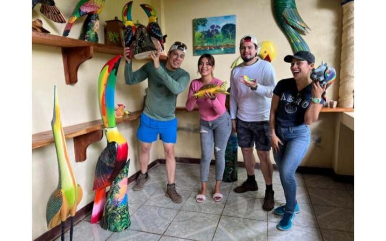 Visitantes disfrutan las bellezas del Archipiélago de Solentiname