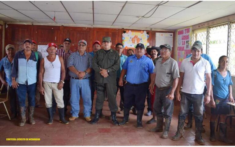 Ejército de Nicaragua se reunió con productores y ganaderos de El Castillo