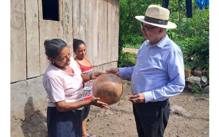 Autoridades de cultura visitan a artesanos de Teustepe y Camoapa