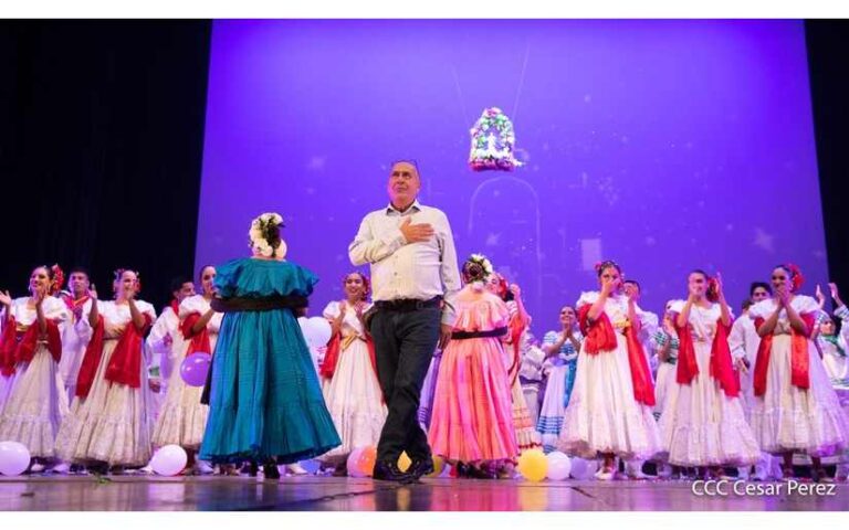 Gobierno de Nicaragua envía saludo al maestro Ronal Abud Vivas por su 55 aniversario de éxito