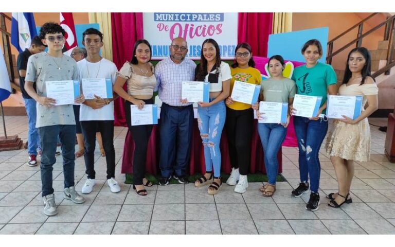 Escuelas de Oficios cuenta con más protagonistas egresados