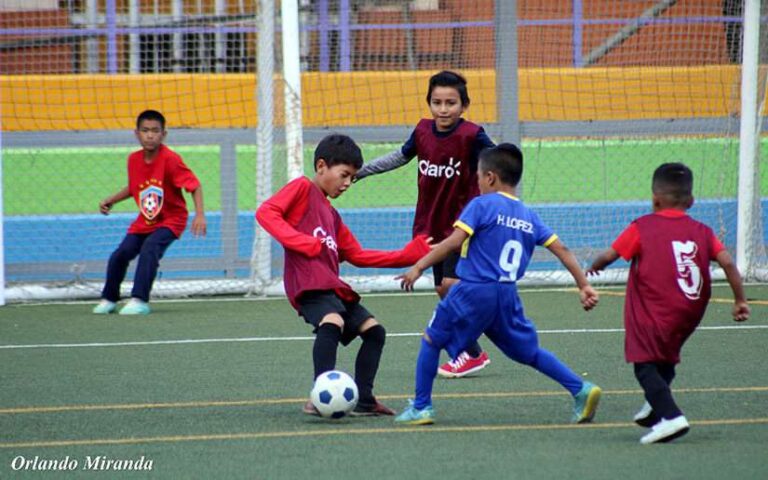 Anuncian construcción de estadio de fútbol que llevará nombre de los abuelos de Oscar Duarte