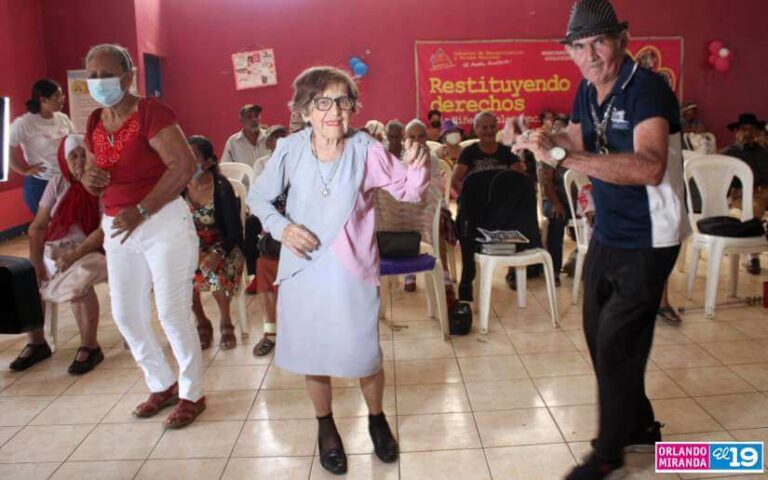 Realizan actividad recreativa en la Casa Club del Adulto Mayor