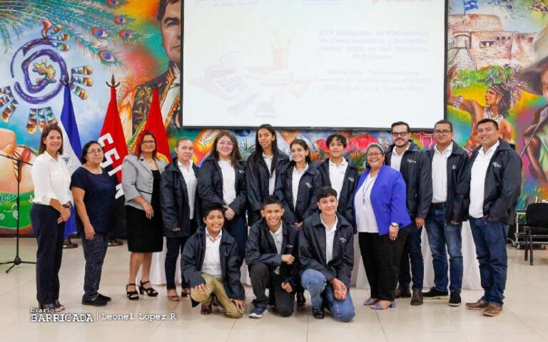 Mined abandera a delegación nicaragüense que participará en Olimpiadas Matemáticas 2023