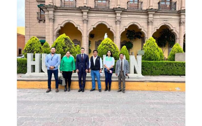 Embajador de Nicaragua visita a alcaldía de Huichapan en México