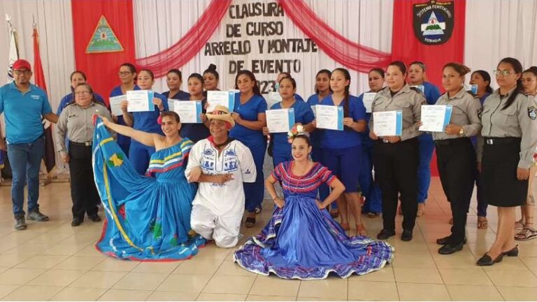 Privadas de libertad finalizan cursos de arreglo y montaje de eventos