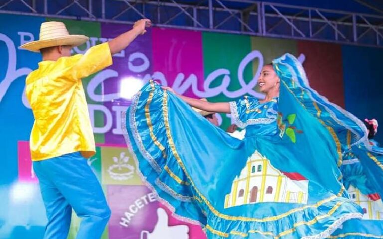 “Huipil Nicaragüense ha sido declarado patrimonio nacional cultural porque representa nuestra identidad”, destaca Rosario