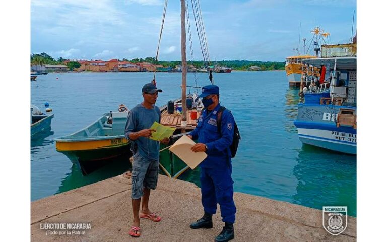 Fuerza Naval realiza protección e inspección a embarcaciones y flota pesquera industrial