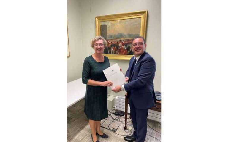 Nuevo Embajador de Nicaragua en el Reino Unido presenta Copias de Estilo