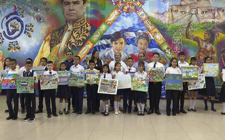 SINAPRED y MINED entregan reconocimiento a estudiantes