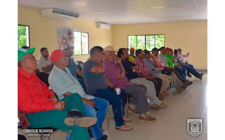Ejército en reunión con representantes de empresas, cooperativas de café y productores