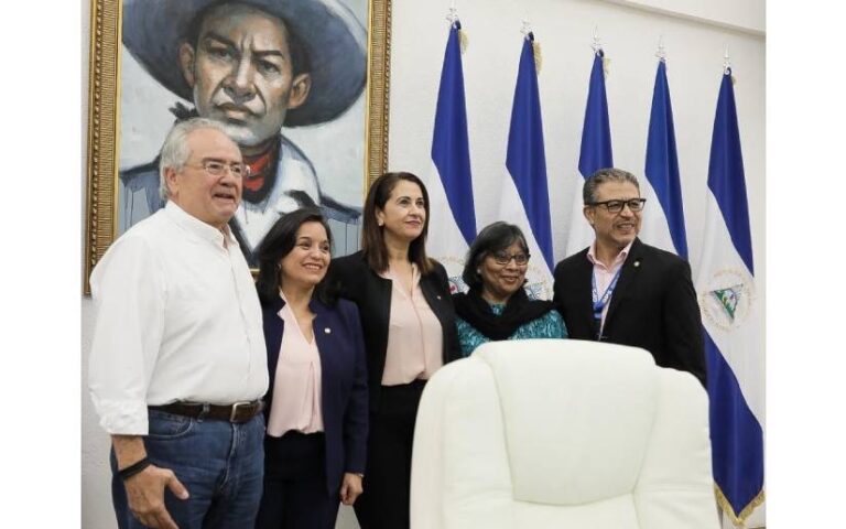 Representante de la OPS/OMS visita la Asamblea Nacional