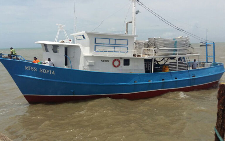 Fuerza Naval autoriza zarpes a las embarcaciones que tengan como destino mar abierto
