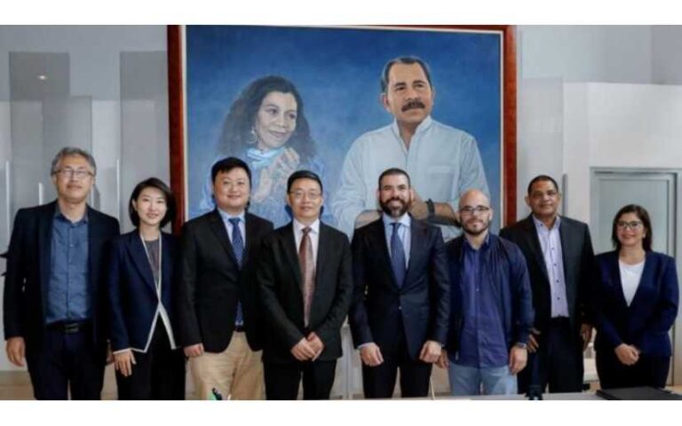Delegación del Grupo de Medios de China sostienen encuentro con delegados de Gobierno