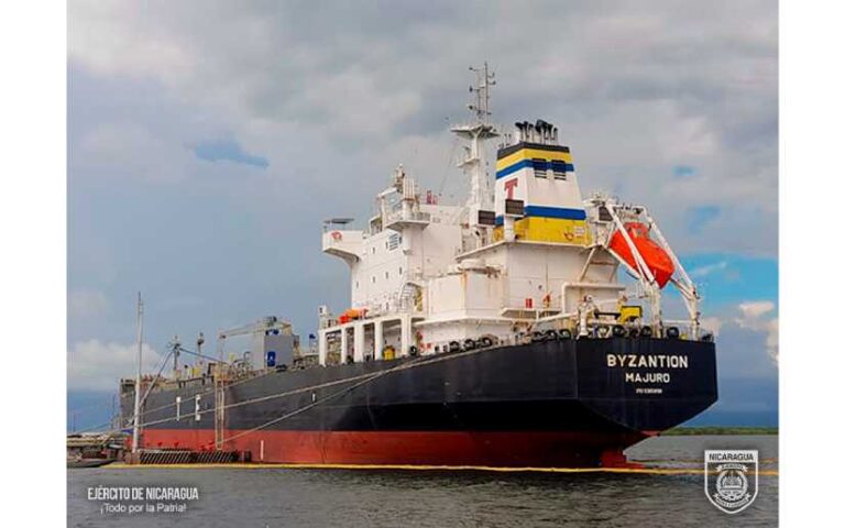 Fuerza Naval realiza protección e inspección a embarcaciones y flota pesquera industrial
