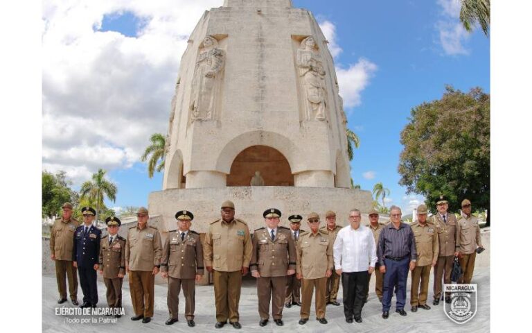 Comandante en jefe del Ejército de Nicaragua realiza visita oficial a la República de Cuba