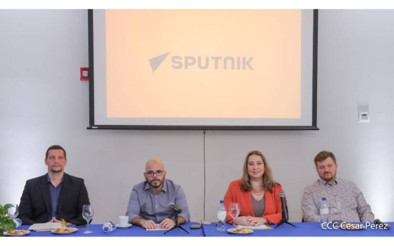 Rosario saluda la finalización del encuentro de  comunicadores de Sputnik