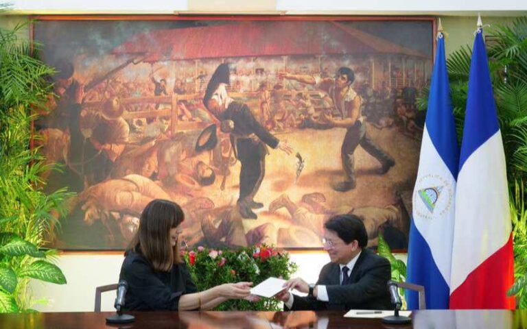 Canciller Denis Moncada Colindres recibió Copias de Estilo de la Embajadora de Francia