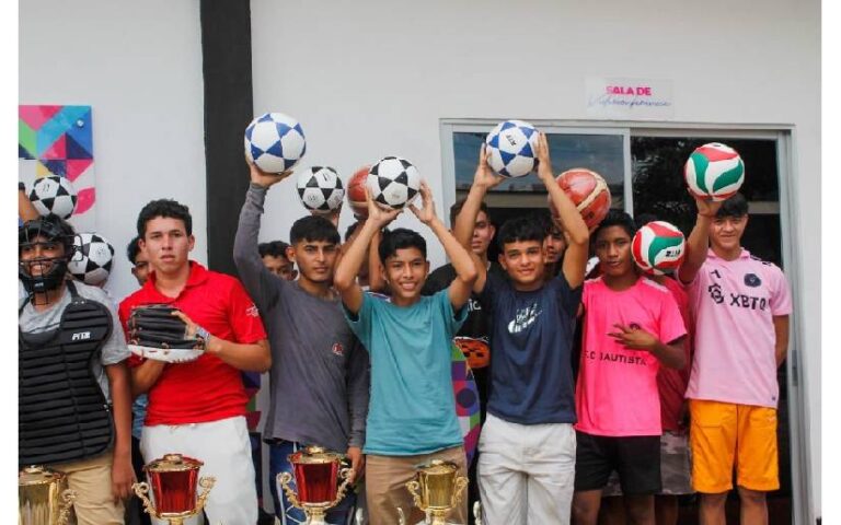 Entregan materiales deportivos a los Consejos Departamentales, Municipales y Distritales