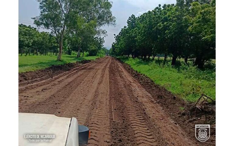 Cuerpo de Ingenieros realiza reparación de camino en la comunidad Bosques de Xiloá