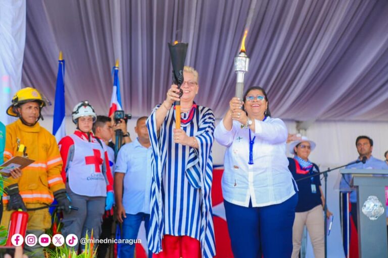 Nicaragua entrega la Antorcha de la Libertad Centroamericana a Costa Rica