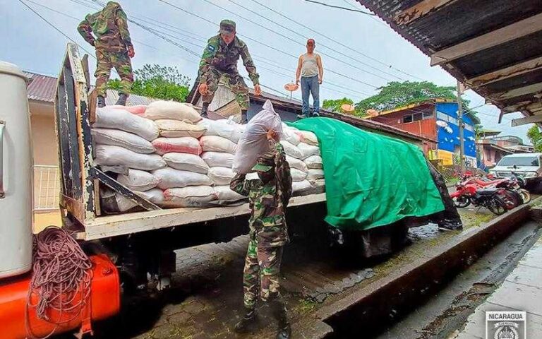 Destacamento Militar Sur realizó descargue paquetes alimenticios en San Carlos