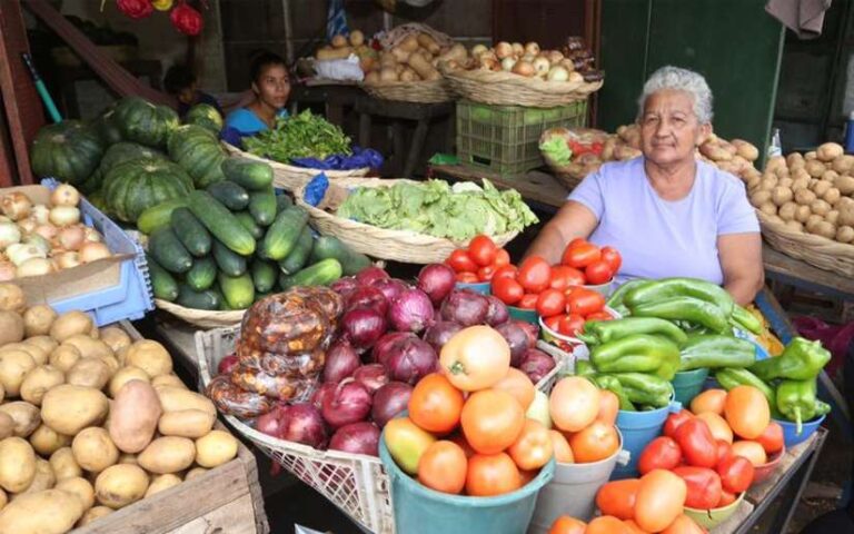 Mercados nacionales registran un buen abastecimiento para festividades de fin de año