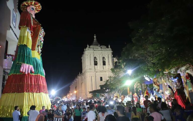 Familias de León reciben la Navidad desde la Plaza Parque Juan José Quezada