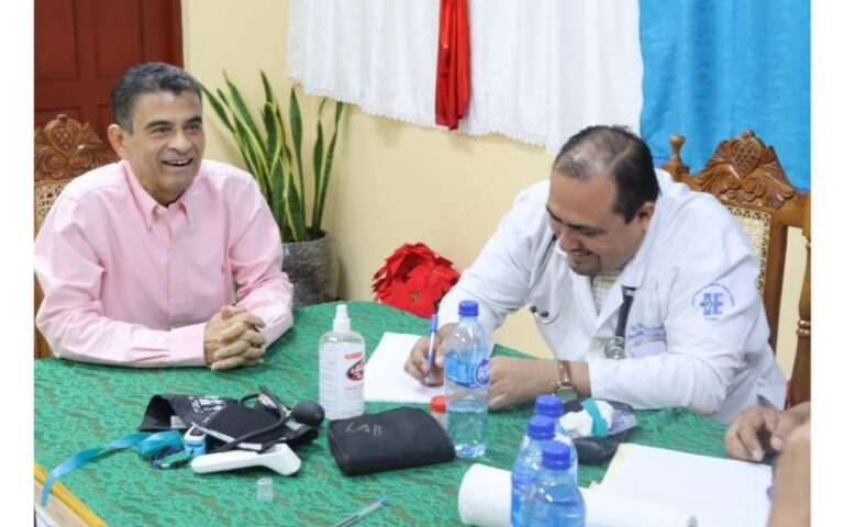 Realizan revisión médica a Rolando Álvarez Lagos