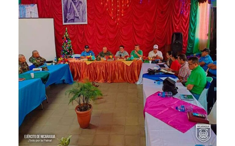 Primer Comando Regional en reunión con autoridades municipales y departamentales