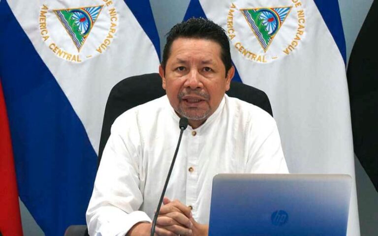 Compañero Salvador Vanegas en entrevista en la Revista En Vivo de Canal 4
