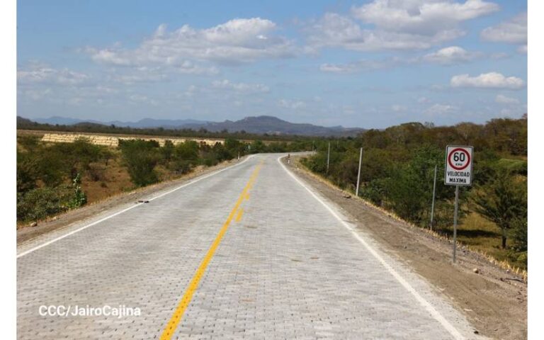 Continúan mejorando el acceso vial al Río San Juan
