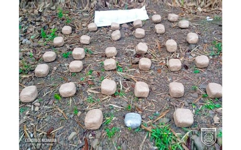 Ejército de Nicaragua realiza incautación de paquetes de marihuana en Jalapa
