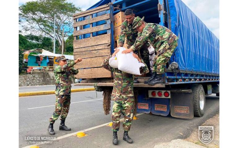 Ejército de Nicaragua participa en el descargue de alimentos en Rivas