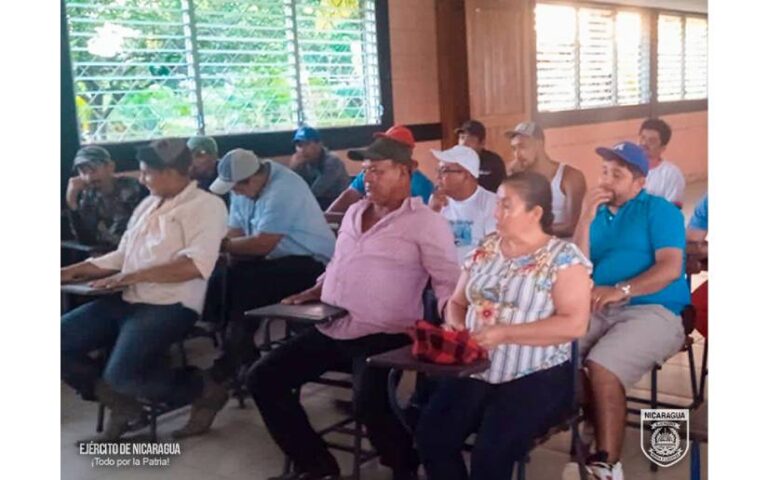 Ejército participa en reunión con productores, ganaderos y comerciantes de la comunidad Silibila