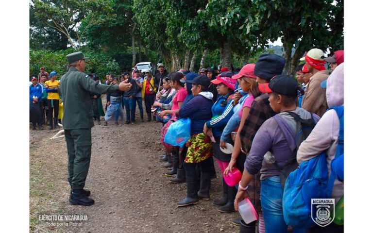 Ejército de Nicaragua participó en reunión con cortadores de café