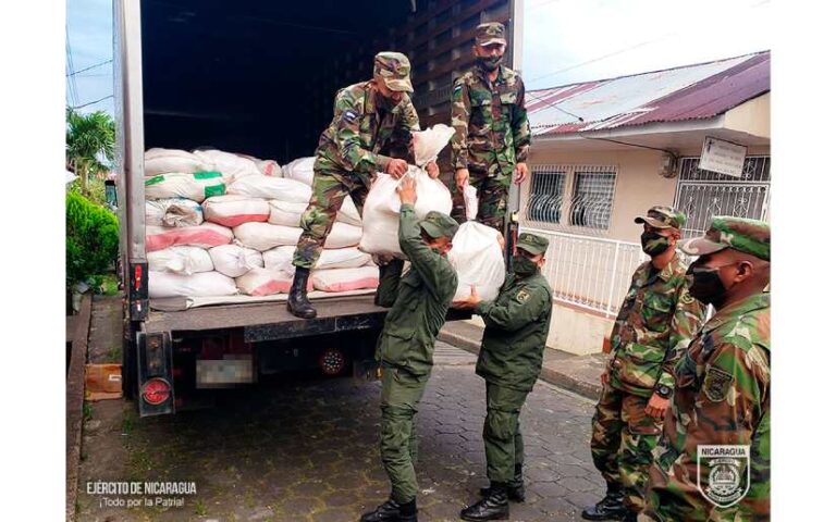 Destacamento Militar Sur realizó el descargue de 839 paquetes alimenticios en San Carlos