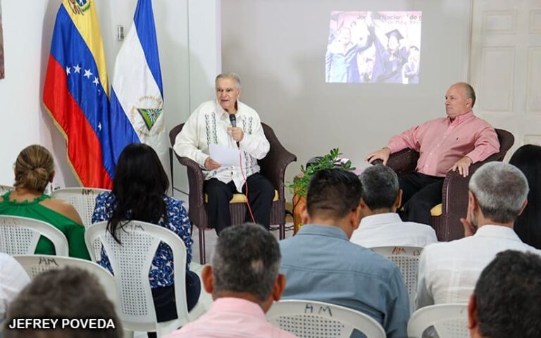 Embajada de Venezuela celebra el triunfo de la Revolución Bolivariana