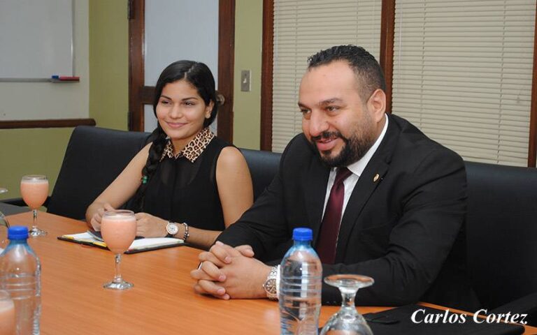 Gobierno de Nicaragua condecora a embajador saliente de Guatemala