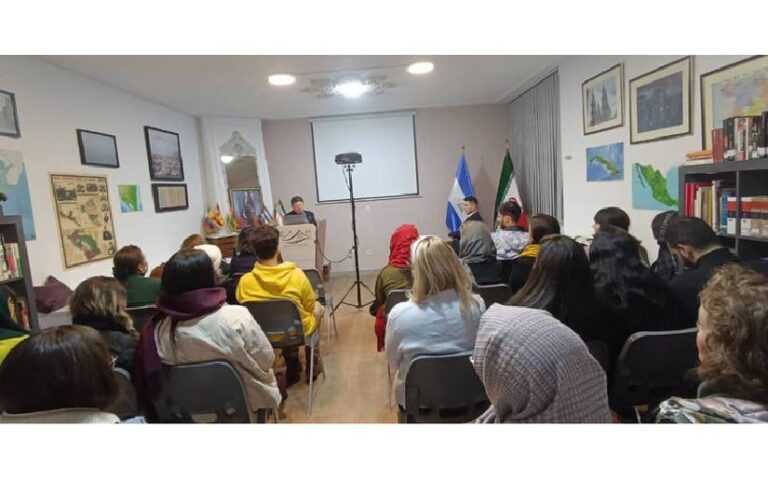 Teherán recuerda el legado poético de Rubén Darío