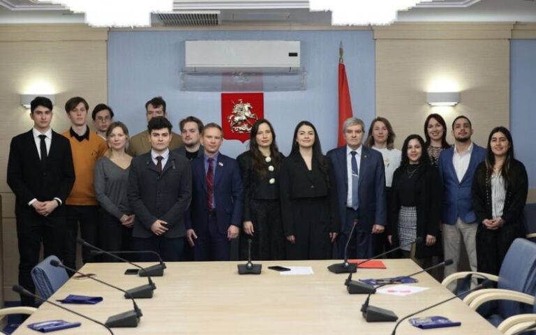 Estudiantes nicaragüenses en encuentro con diputados de la Duma de Moscú