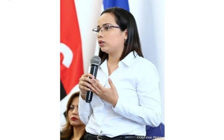 Embajadora Darling Ríos presenta sus Cartas de Estilo en Angola