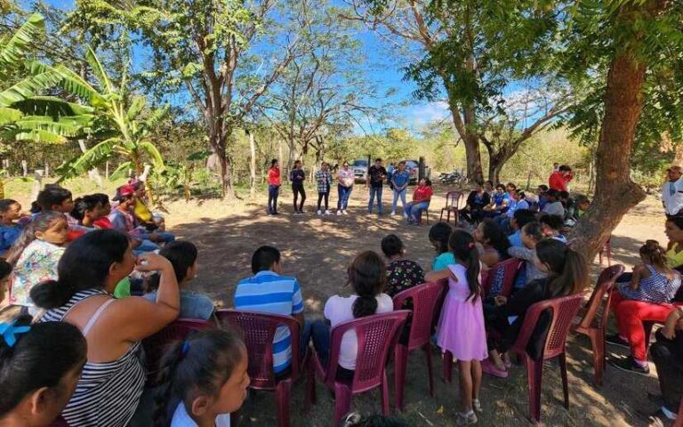 Realizan entrega de calzado y materiales deportivos en Chontales y Boaco