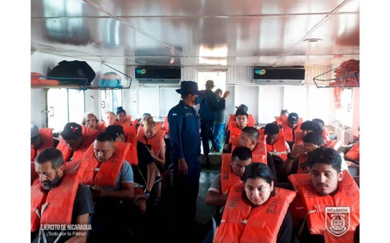 Ejército brinda protección y seguridad a embarcaciones en los principales puertos marítimos