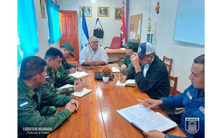 Ejército de Nicaragua participa en reunión con transportistas del sector acuático