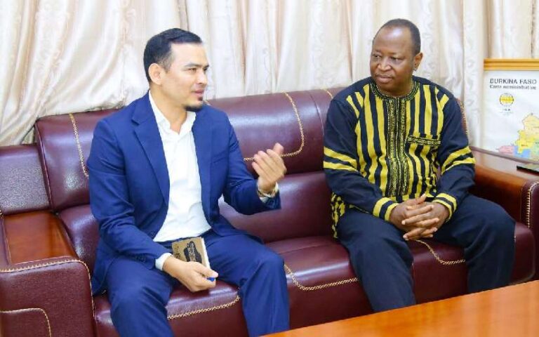 Embajador de Nicaragua en encuentro con el Ministro de Educación Superior de Burkina Faso