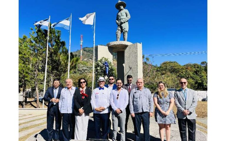 Embajada de Nicaragua en San Salvador rinde homenaje al General Sandino