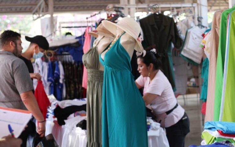 Familias visitan Parque Nacional de Ferias