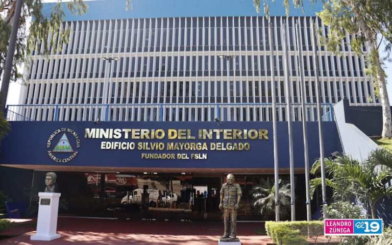 Rosario felicita en grande a las nuevas mujeres jefas en el Ministerio del Interior